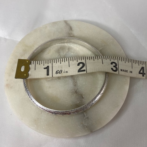 925 STERLING SILVER VINTAGE etched design silver bangle - Picture 7 of 8